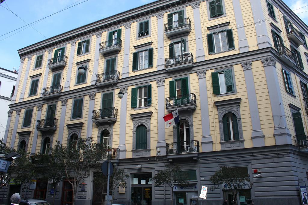Bed and Breakfast Be Italian Flat Duomo 319 Nápoles Exterior foto